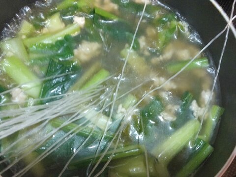 小松菜と鶏ひき肉の春雨スープ